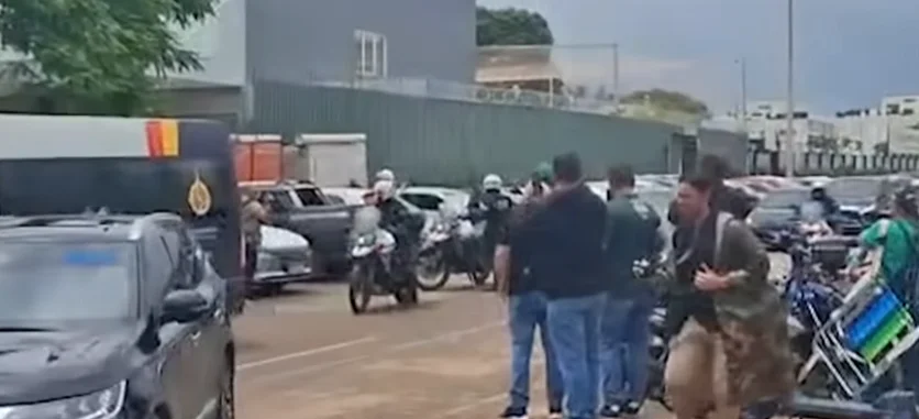 Bolsonaro sofre acidente em cela da Polícia Federal