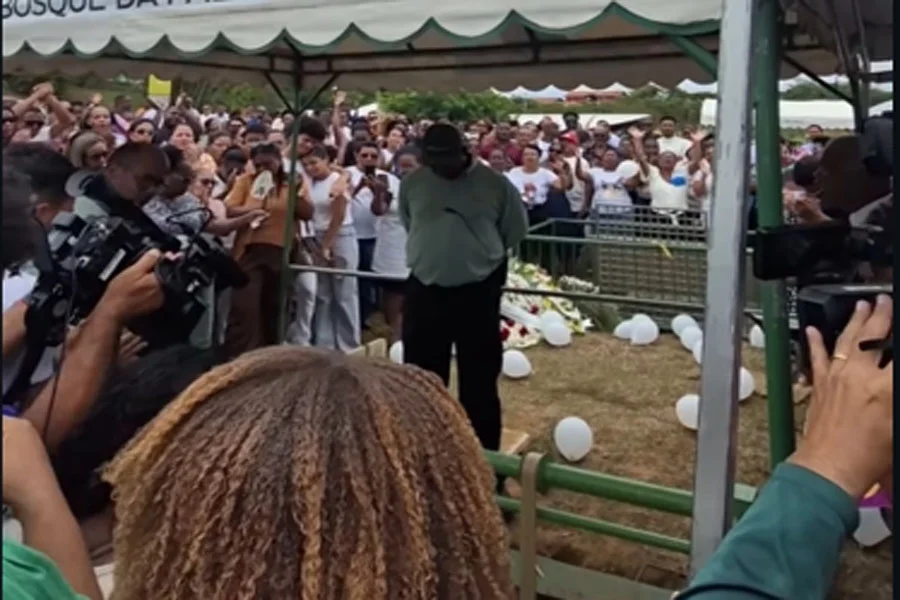 Apóstola baleada na cabeça em Salvador é sepultada seis meses após o crime